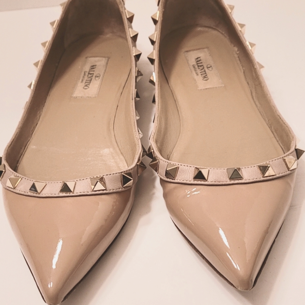 **SOLD** Valentino ❤️